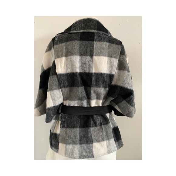 Poncho - Picture 2 of 4